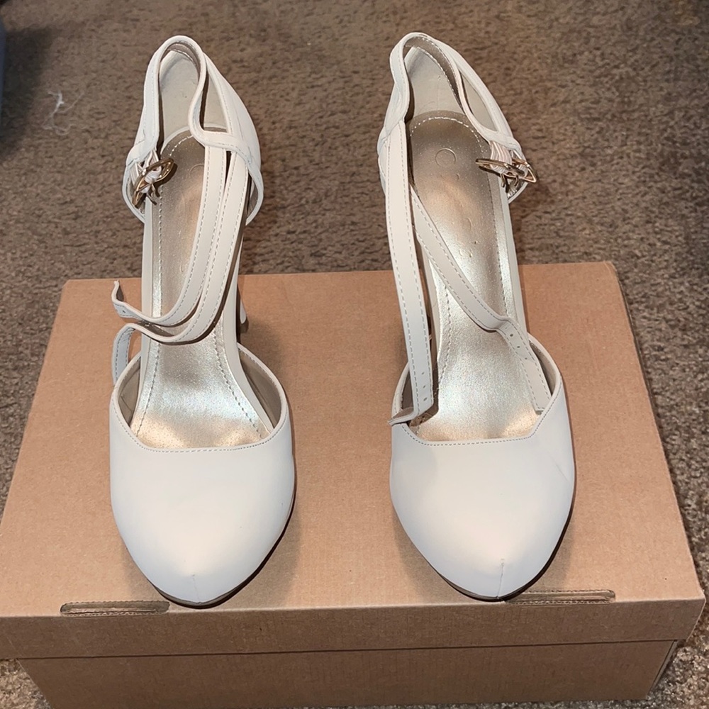 Nude Color Heels. Size 8